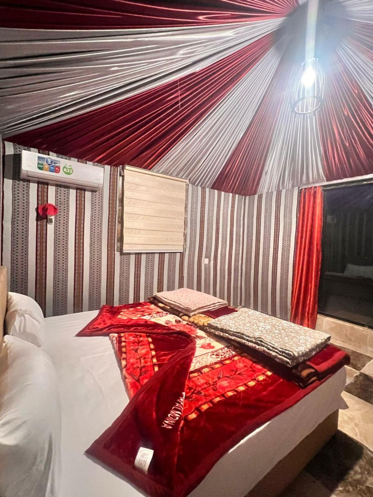 Scarlet Luxury Camp Wadi Rum Exterior foto